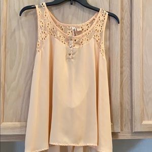 Sleeveless blouse by Eyeshadow size L light gold